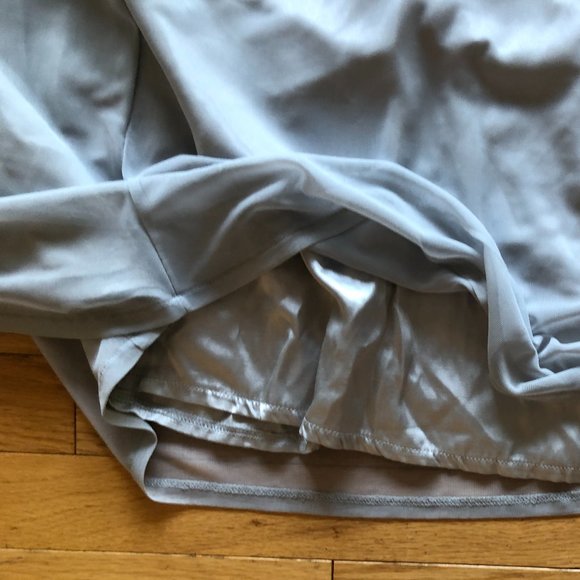 Like New Gorgeous Tristan and Iseut Women's Long Gray/Silver Formal Gown - Picture 8 of 11